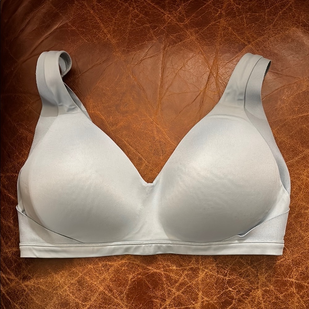 Warners All You Need Light Blue Wireless Bra Large EUC